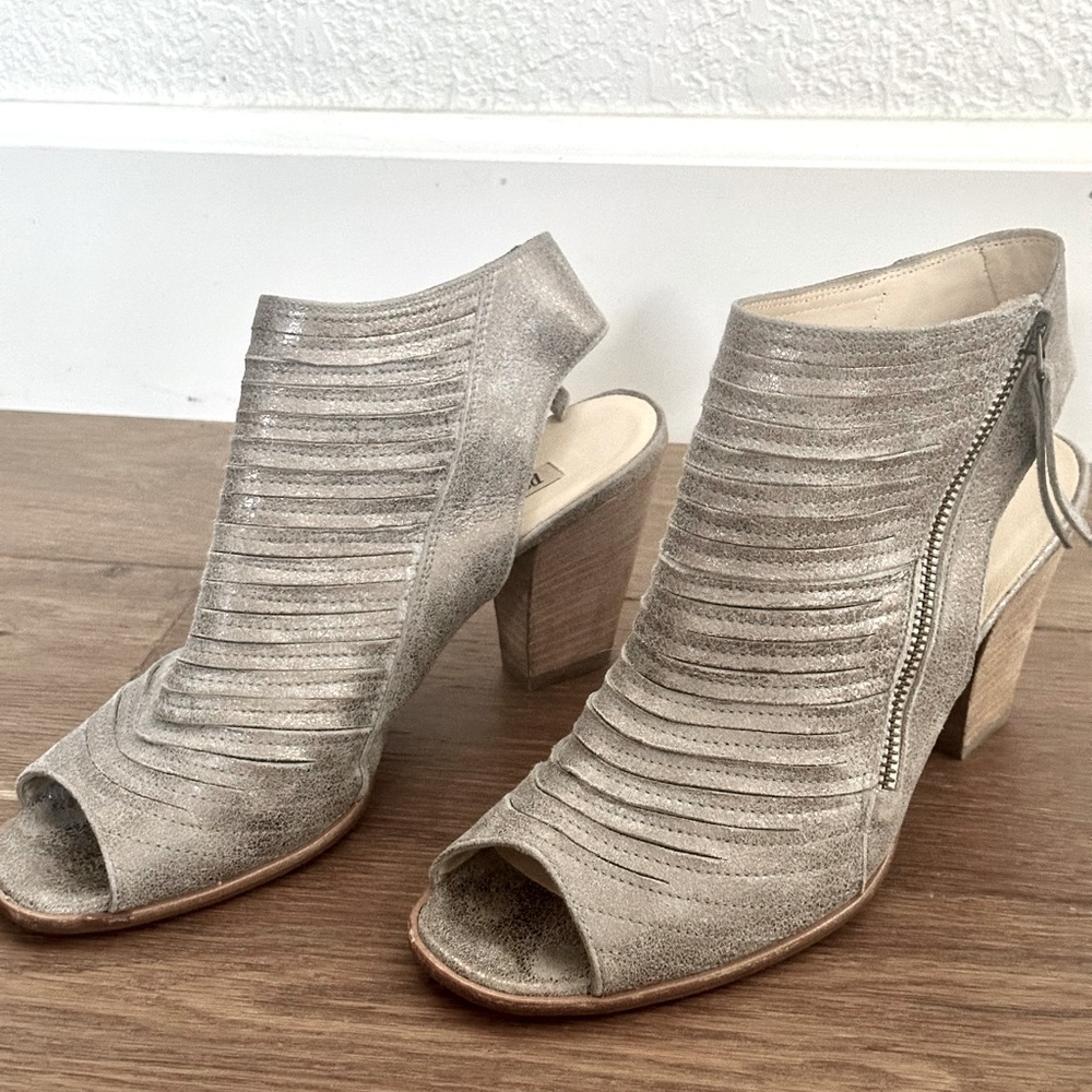 Paul Green Cayenne Peep Toe - like new! Only worn twice